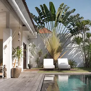 villa-sophia.hotelsseminyak.net/