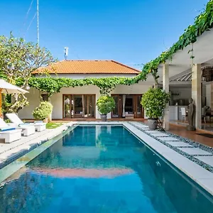 central-seminyak-villa-martini.ubudhotelsnow.com/
